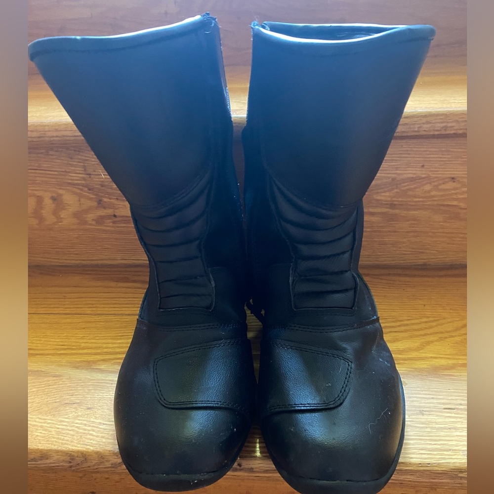 Motorcycle riding boots